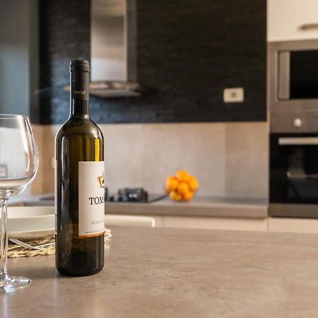 Amala Apartment Пула Екстериор снимка