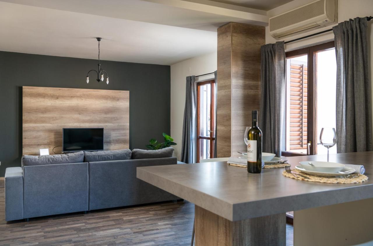 Amala Apartment Пула Екстериор снимка
