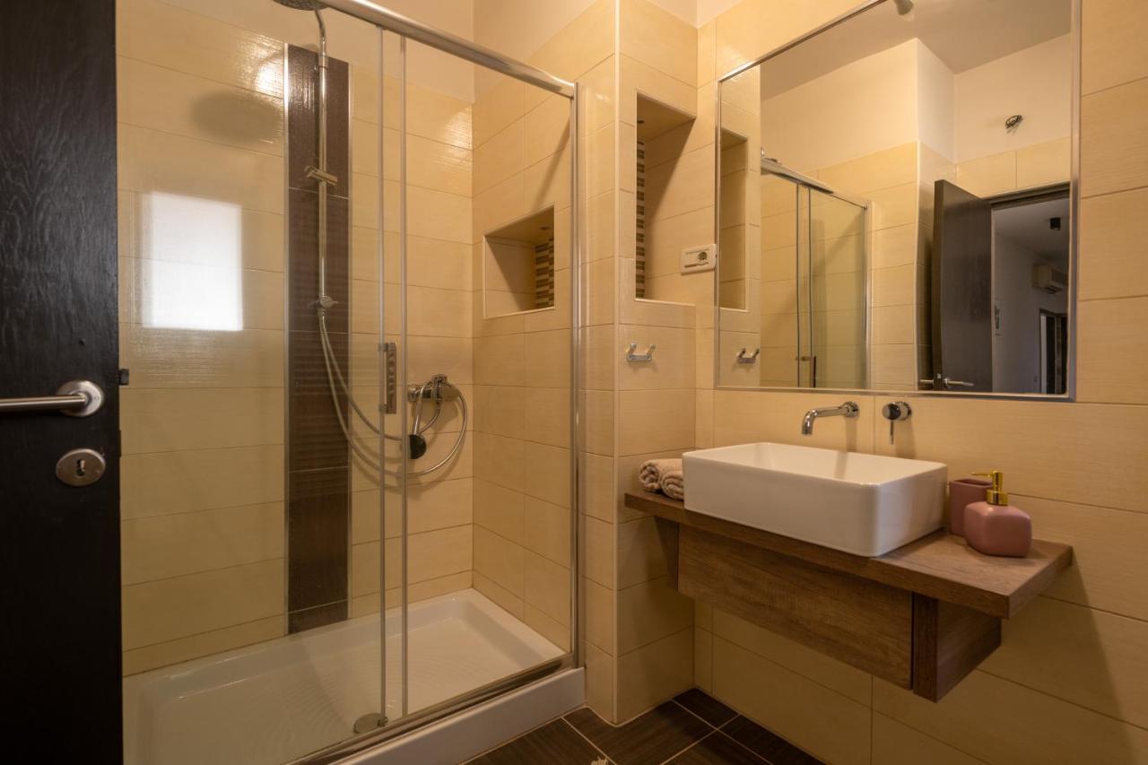 Amala Apartment Пула Екстериор снимка