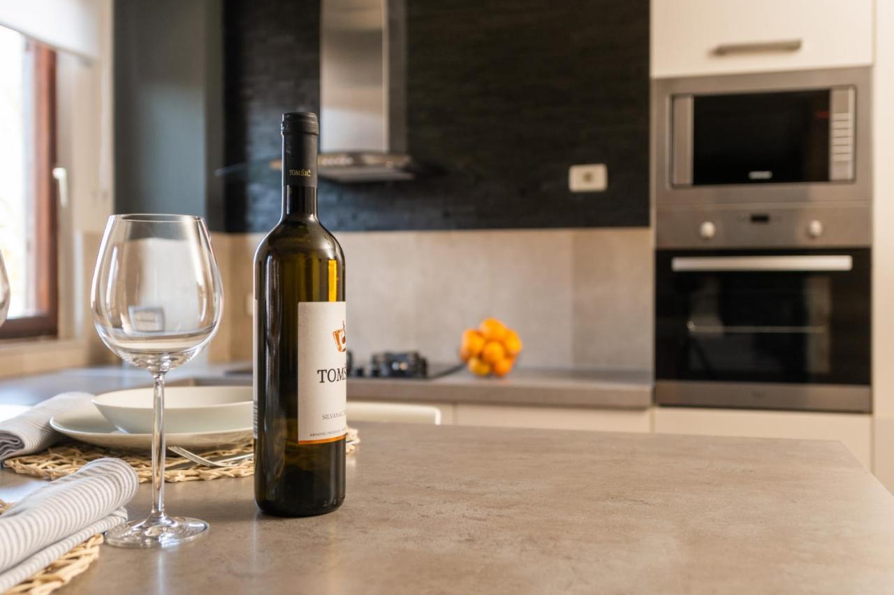 Amala Apartment Пула Екстериор снимка