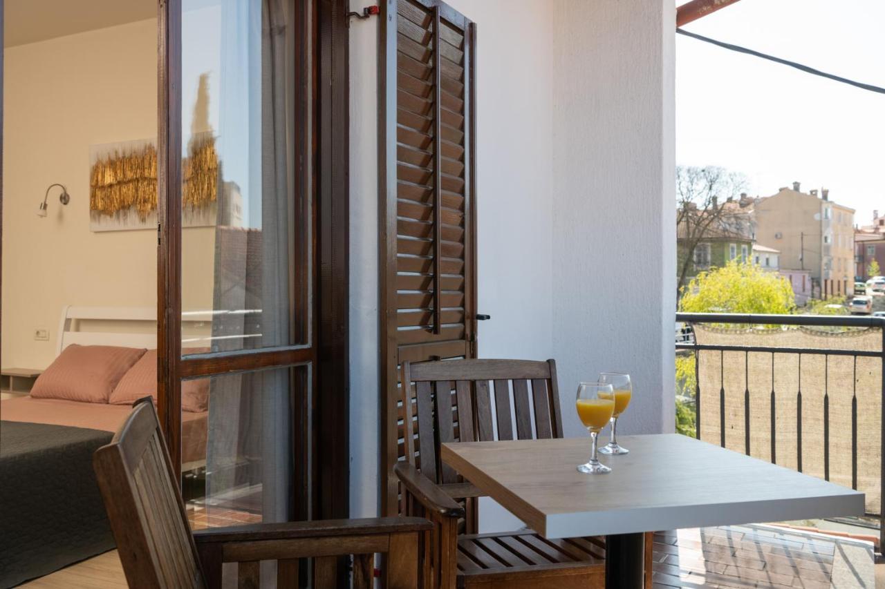 Amala Apartment Пула Екстериор снимка